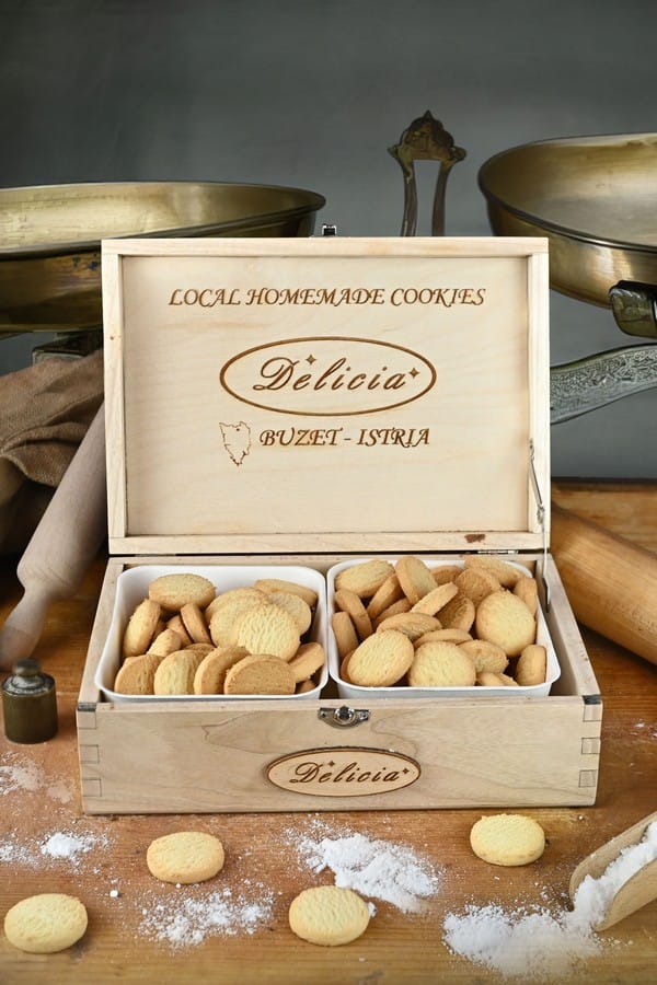 COOKIES SERVED WITH COFFEE 3